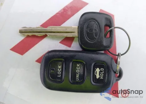 2005 Toyota Camry Le z USA, uszkodzony, nr VIN 4T1BE32K55U404322